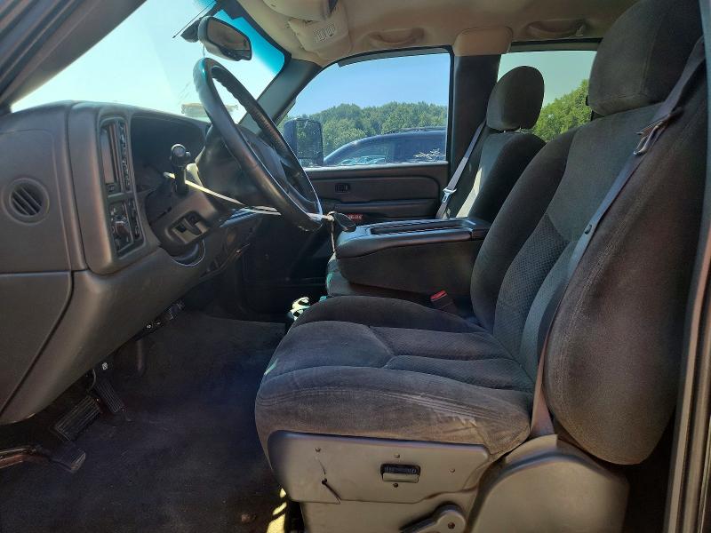Photo 7 from auction – 2004 CHEVROLET SILVERADO with VIN 2GCEK19T441139240