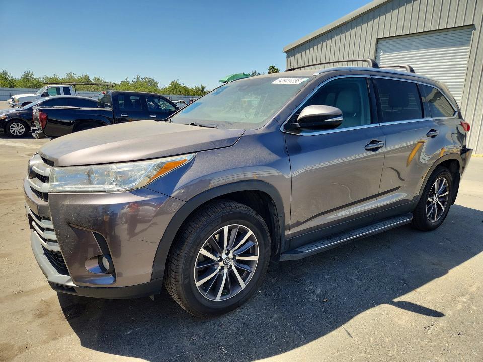 TOYOTA HIGHLANDER 2019 with VIN 5TDKZRFH8KS315323 - Photo from auction