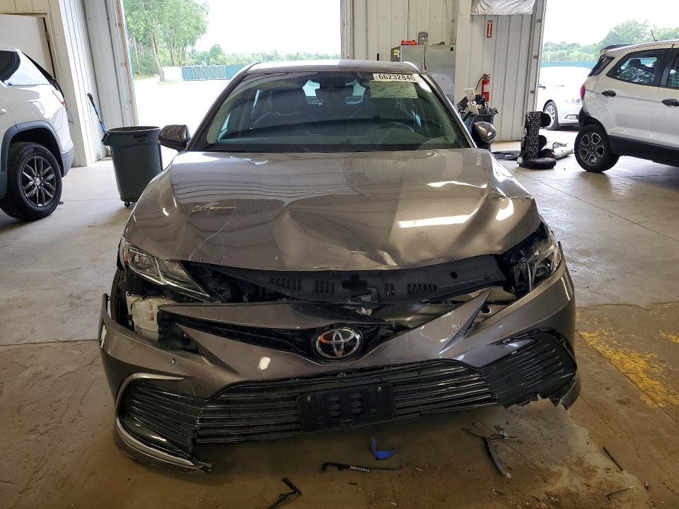 Photo 5 from auction – 2022 TOYOTA CAMRY with VIN 4T1C11BK3NU066925