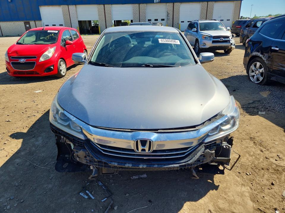 Photo 5 from auction – 2017 HONDA ACCORD with VIN JHMCR6F39HC002510