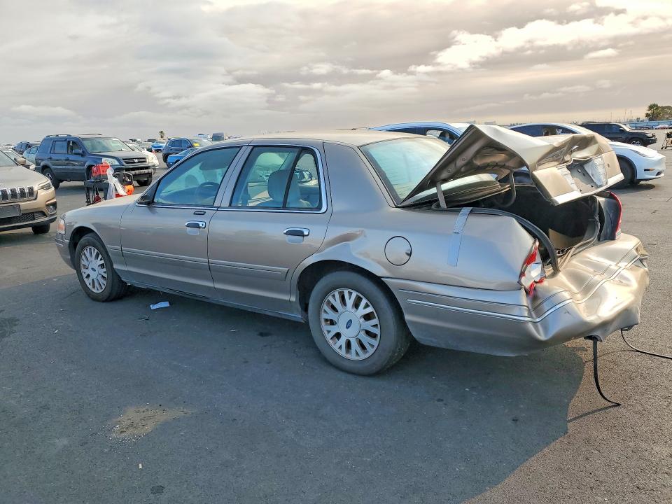 صورة رقم 2 من المزاد - 2004 FORD CROWN VICTORIA مع VIN 2FAFP74W14X148281