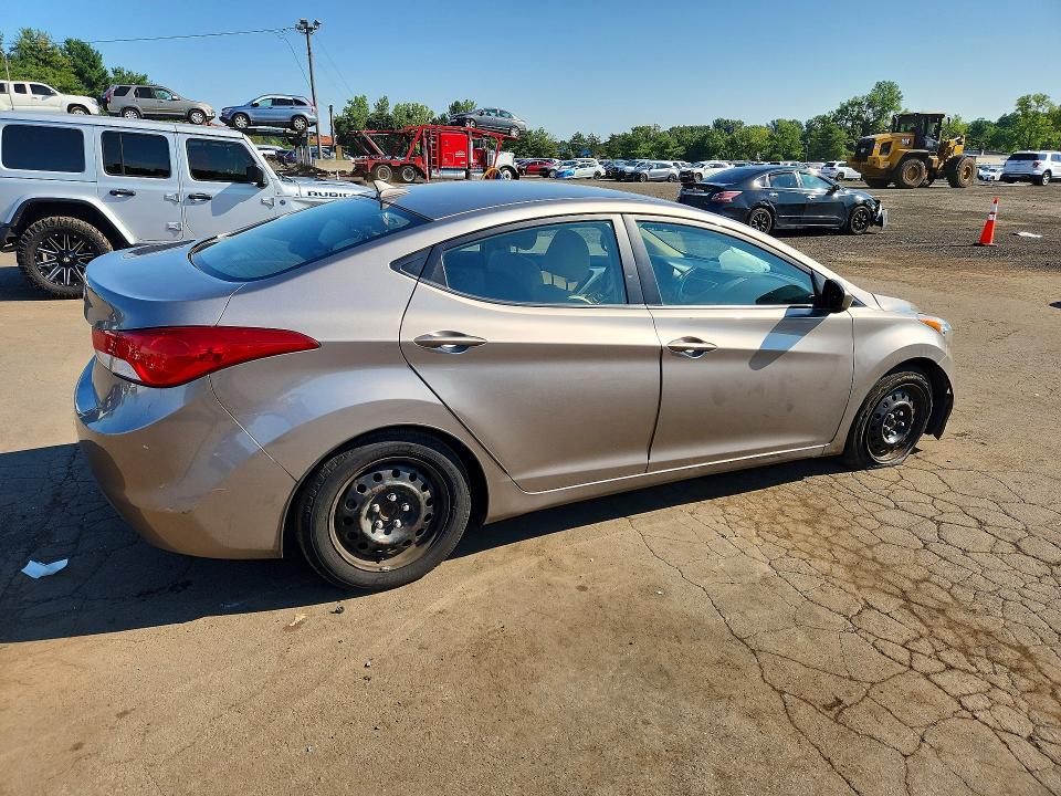 Photo 3 from auction – 2011 HYUNDAI ELANTRA with VIN 5NPDH4AE6BH019945