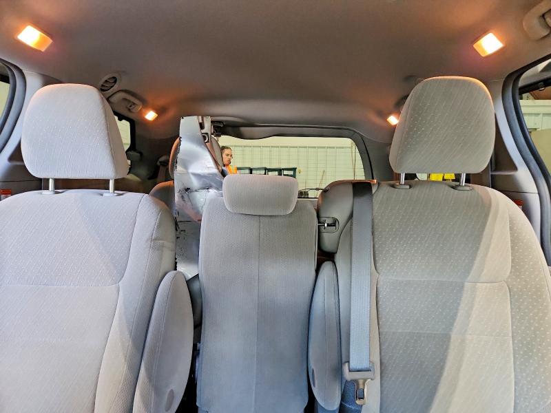 Photo 10 from auction – 2018 TOYOTA SIENNA with VIN 5TDKZ3DC4JS938196