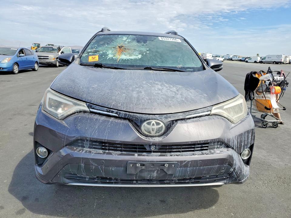 Photo 5 from auction – 2017 TOYOTA RAV4 with VIN 2T3DFREV5HW642391