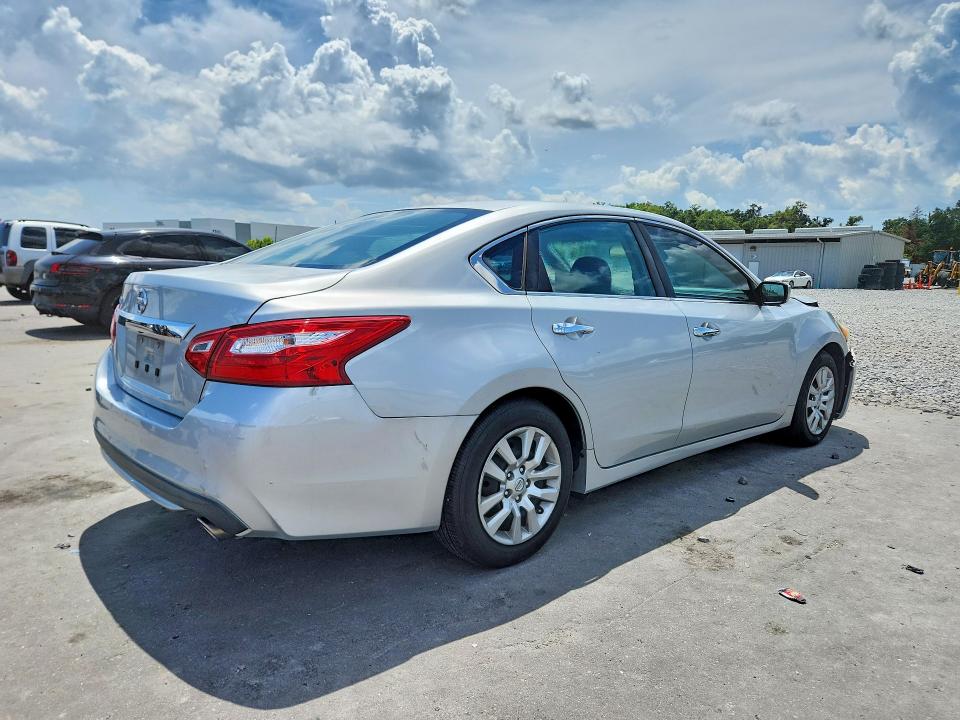 Photo 3 from auction – 2017 NISSAN ALTIMA with VIN 1N4AL3AP7HC111623