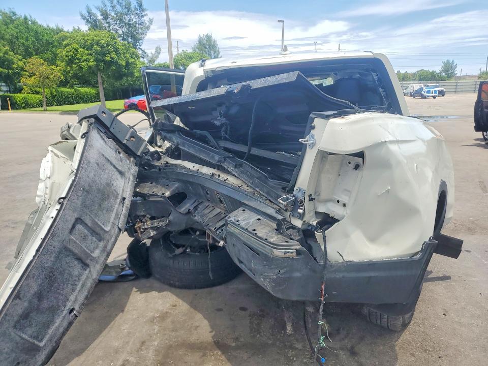 Photo 6 from auction – 2017 HONDA RIDGELINE with VIN 5FPYK2F58HB007584