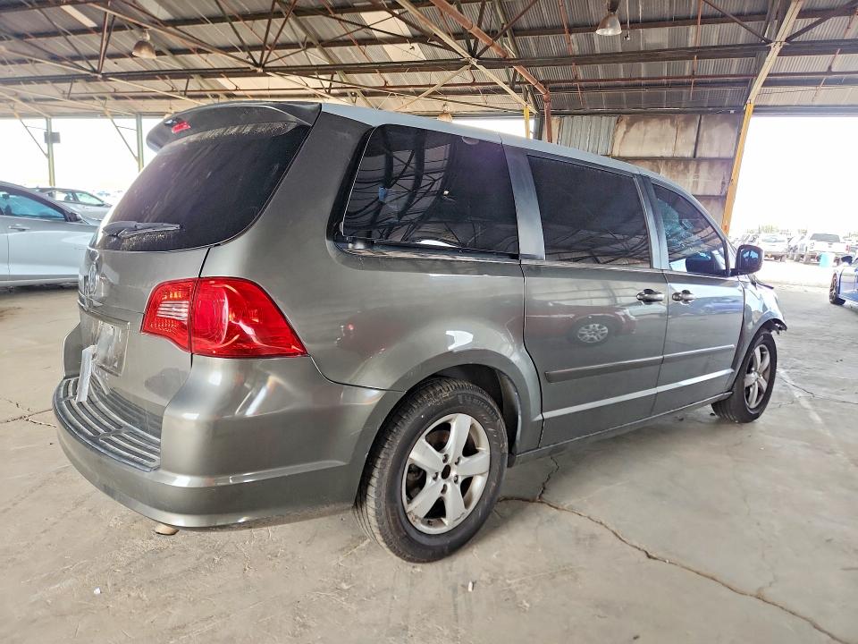 Photo 3 from auction – 2010 VOLKSWAGEN ROUTAN with VIN 2V4RW3D10AR306235