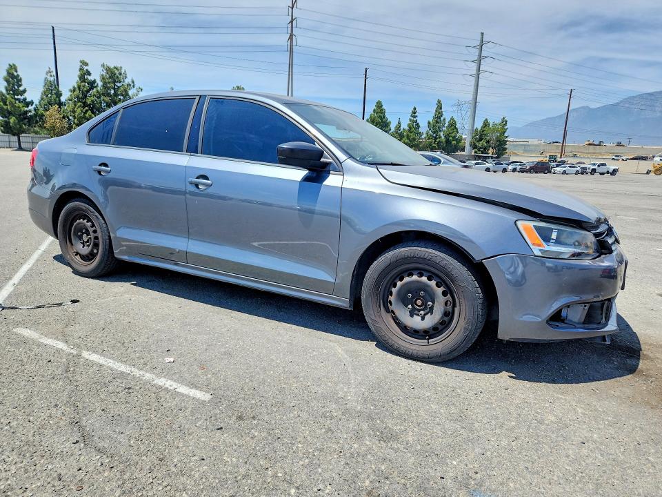 Photo 4 from auction – 2014 VOLKSWAGEN JETTA with VIN 3VW2K7AJ7EM372312