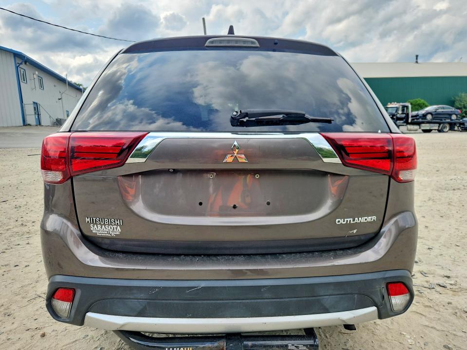 Photo 6 from auction – 2018 MITSUBISHI OUTLANDER with VIN JA4AD2A34JZ049755