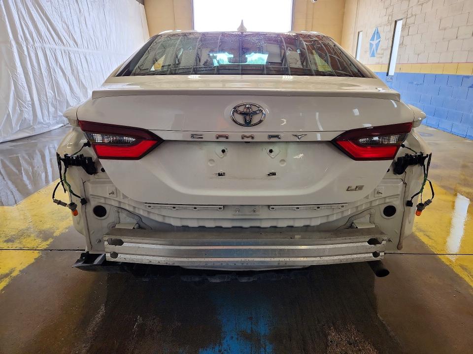 Photo 6 from auction – 2022 TOYOTA CAMRY with VIN 4T1C11AK7NU653646