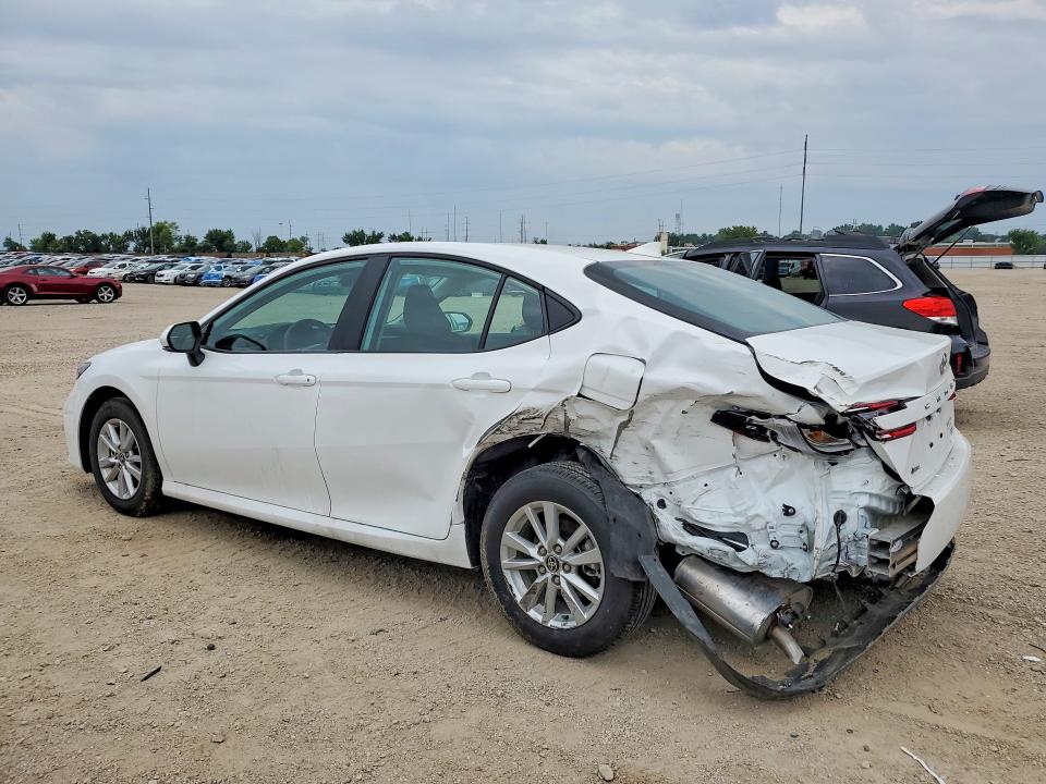Фото 2 с аукциона – 2026 TOYOTA CAMRY с VIN 4T1DAACK5TU717004