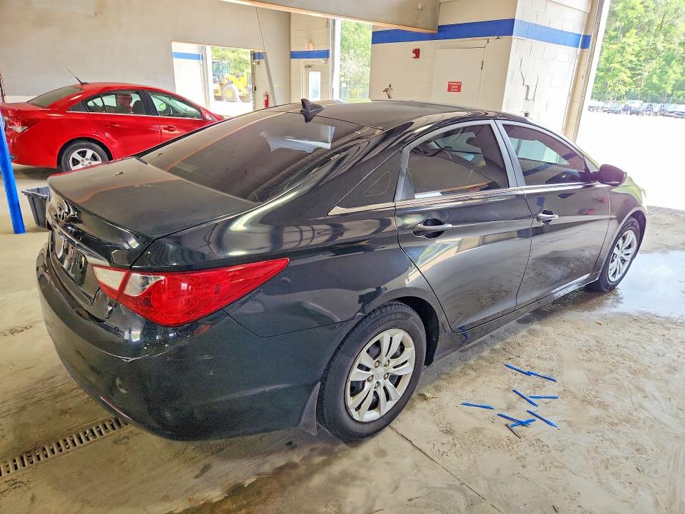 Photo 3 from auction – 2011 HYUNDAI SONATA with VIN 5NPEB4AC8BH114012