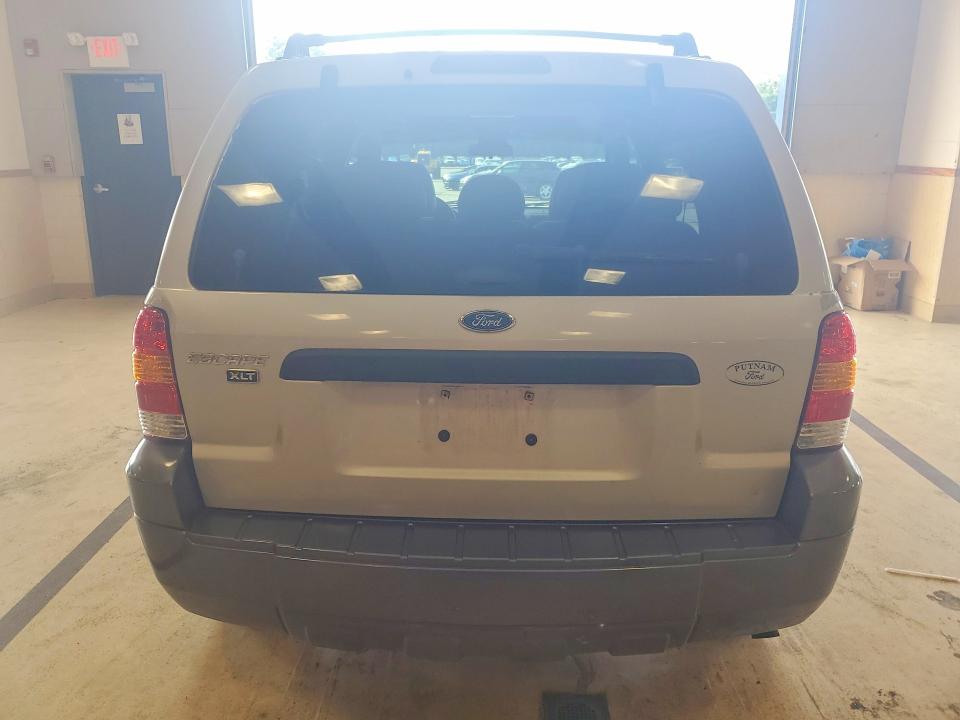 Photo 6 from auction – 2005 FORD ESCAPE with VIN 1FMYU93165KA67418
