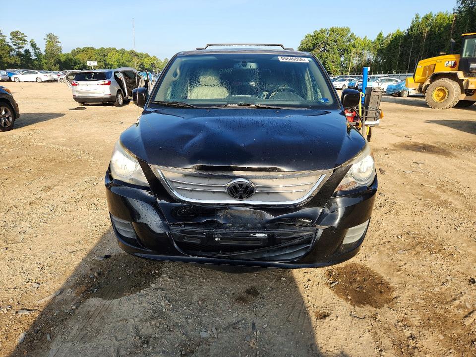 Photo 5 from auction – 2011 VOLKSWAGEN ROUTAN with VIN 2V4RW3DG0BR625799