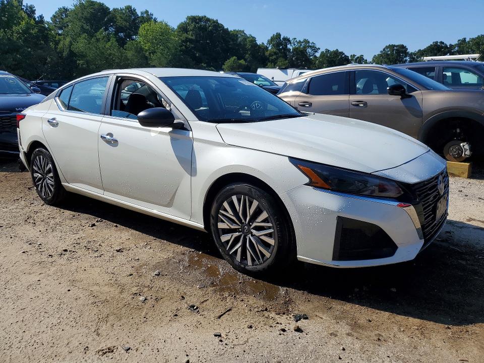 Photo 4 from auction – 2025 NISSAN ALTIMA with VIN 1N4BL4DV5SN373852