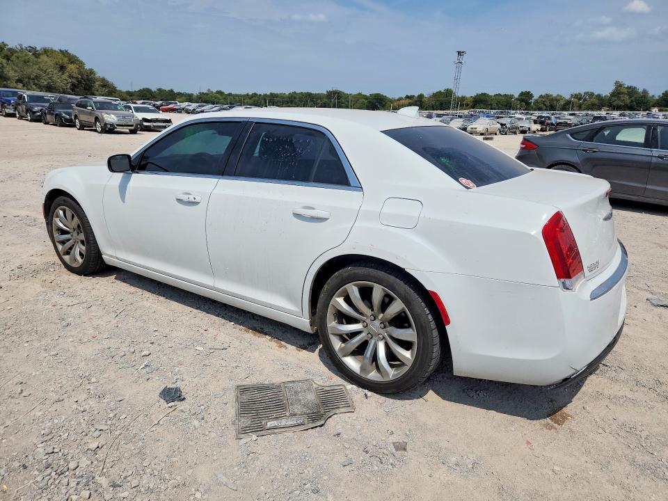 Photo 2 from auction – 2018 CHRYSLER 300 with VIN 2C3CCAAG4JH285941