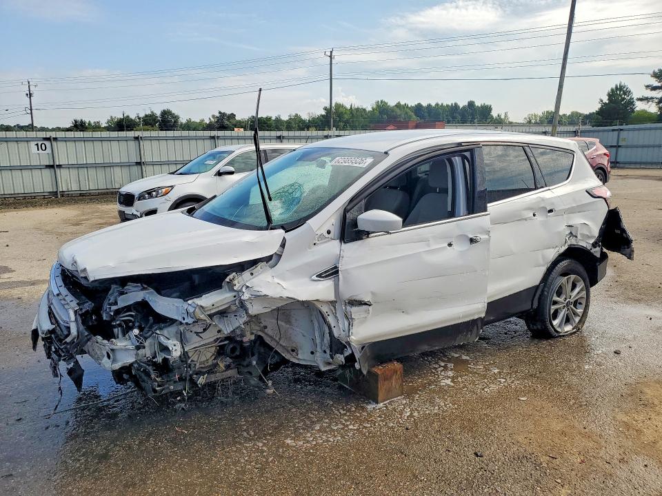 FORD ESCAPE 2017 with VIN 1FMCU0GD0HUD15536 - Photo from auction