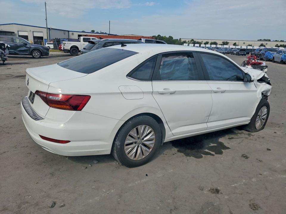 Photo 3 from auction – 2019 VOLKSWAGEN JETTA with VIN 3VWCB7BU1KM267001