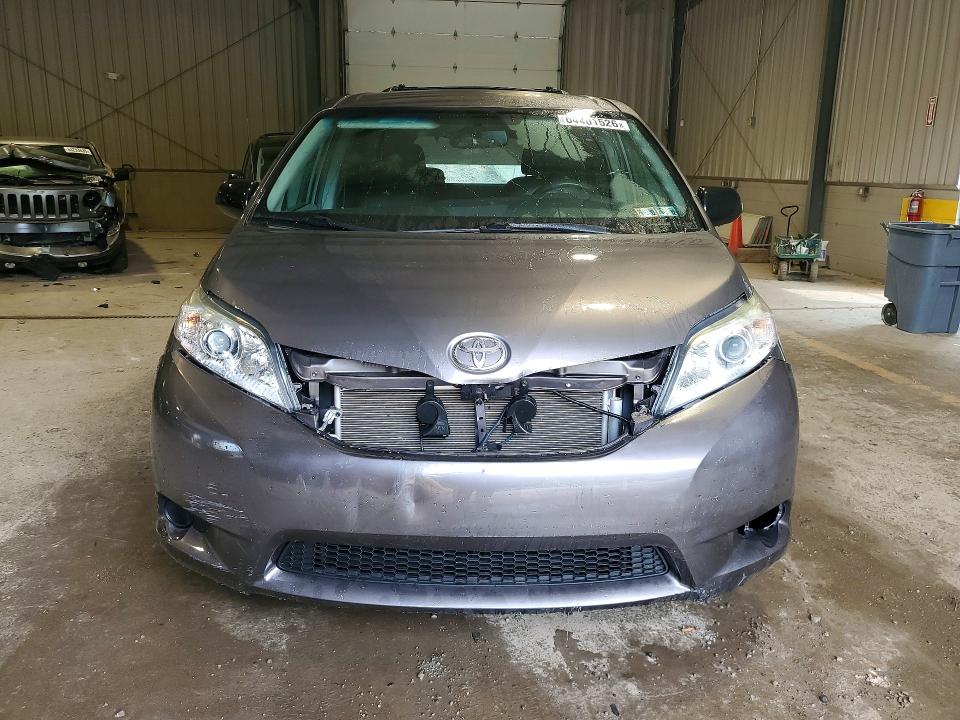 Photo 5 from auction – 2017 TOYOTA SIENNA with VIN 5TDJZ3DC1HS149087