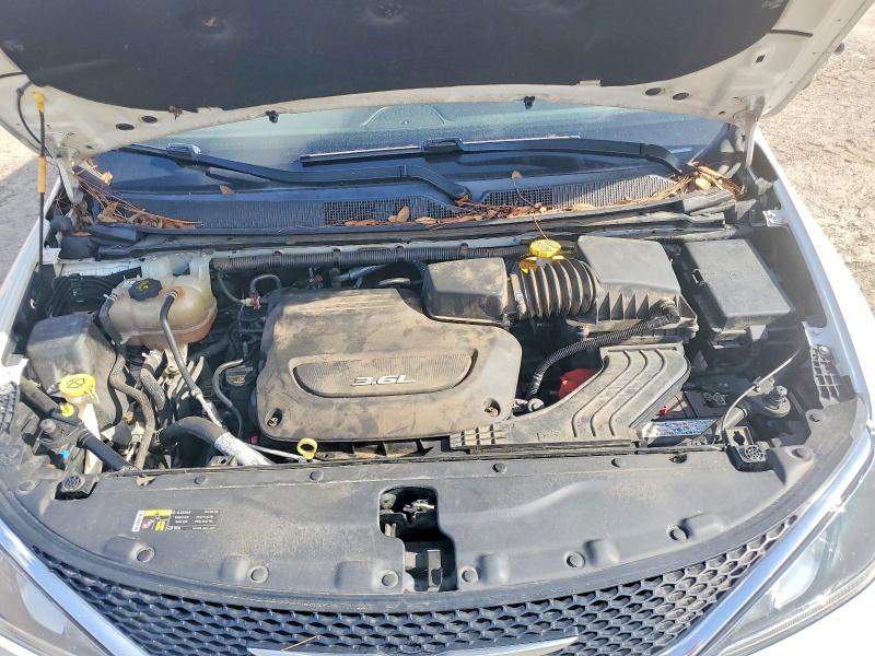 Photo 12 from auction – 2017 CHRYSLER PACIFICA with VIN 2C4RC1EG4HR515627
