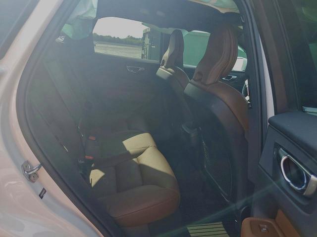 Photo 10 from auction – 2021 VOLVO XC60 with VIN YV4102RKXM1699381