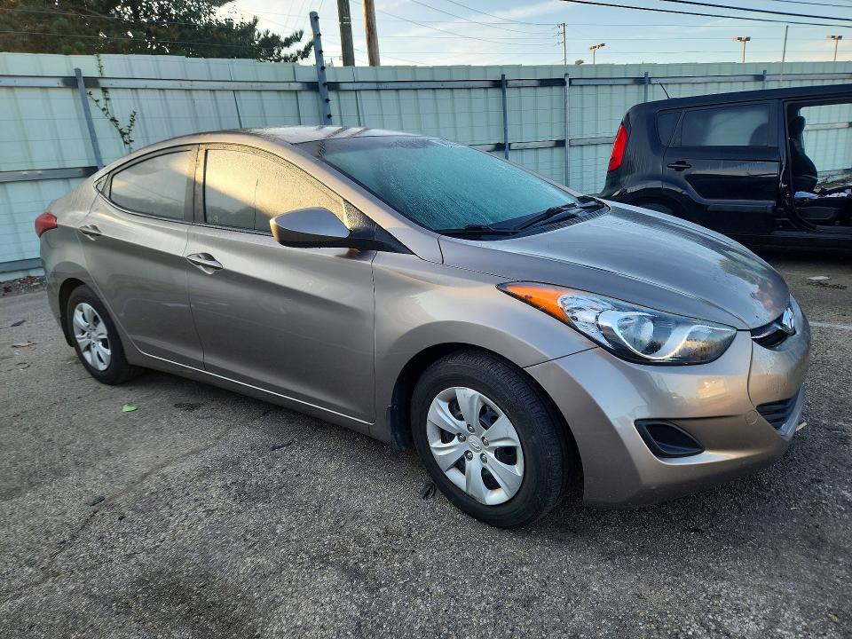 Photo 4 from auction – 2012 HYUNDAI ELANTRA with VIN 5NPDH4AEXCH147509