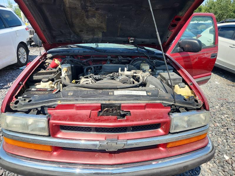 Photo 11 from auction – 2000 CHEVROLET BLAZER with VIN 1GNDT13W5Y2380684
