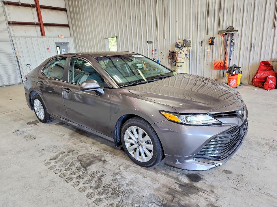 Photo 4 from auction – 2020 TOYOTA CAMRY with VIN 4T1C11BK0LU016576