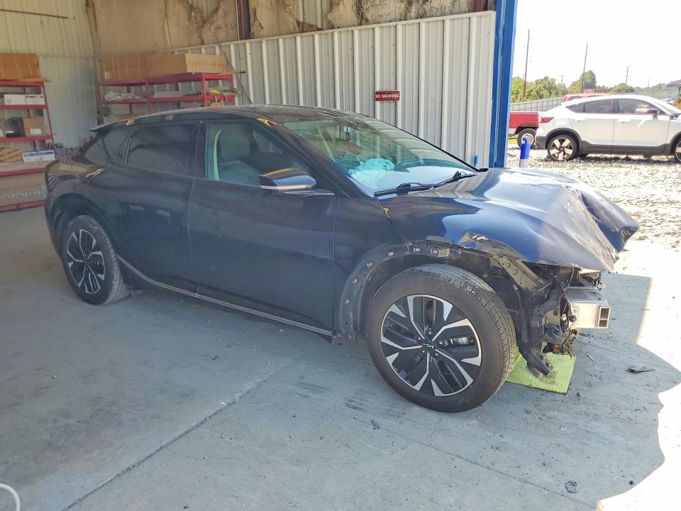 Photo 4 from auction – 2023 KIA EV6 with VIN KNDC34LA2P5128155