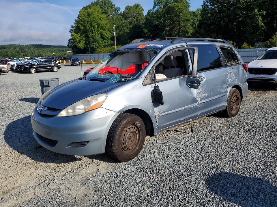 TOYOTA SIENNA 2010 with VIN 5TDKK4CC9AS312302 - Photo from auction