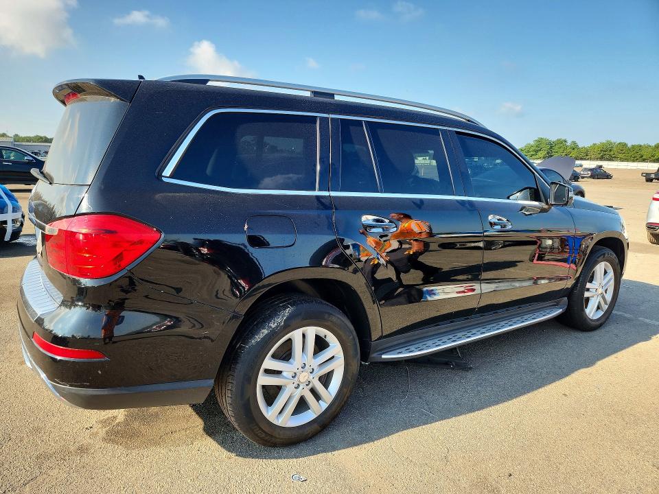 Photo 3 from auction – 2013 MERCEDES-BENZ GL with VIN 4JGDF7CE4DA135395