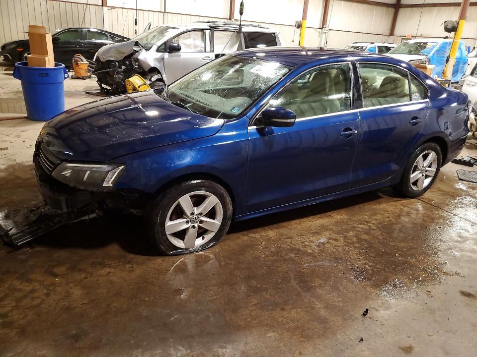 Снимка 1 от търг – 2014 VOLKSWAGEN JETTA с VIN 3VWLL7AJ3EM303358