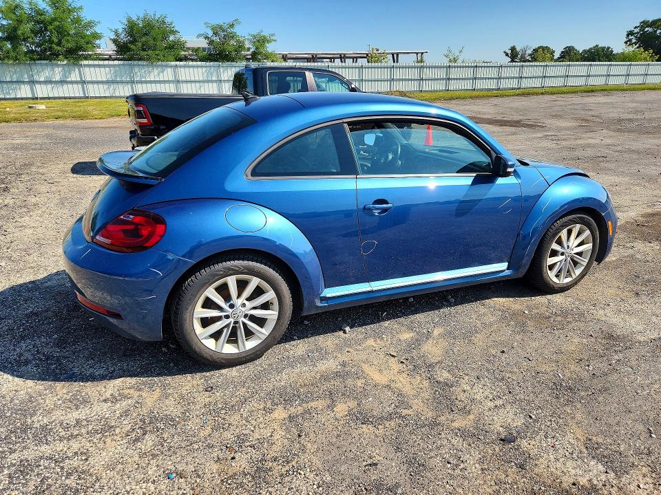 Photo 3 from auction – 2018 VOLKSWAGEN BEETLE with VIN 3VWFD7AT1JM727739