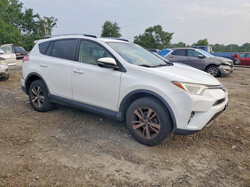 Photo 4 from auction – 2018 TOYOTA RAV4 with VIN JTMRFREV2JJ723648
