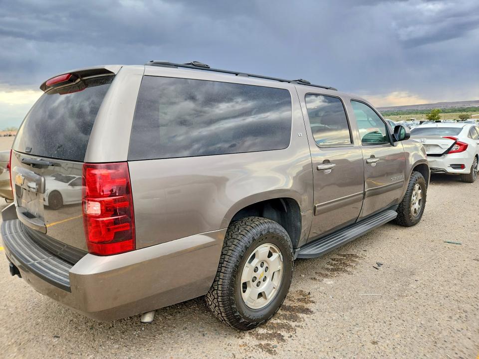 Photo 3 from auction – 2014 CHEVROLET SUBURBAN with VIN 1GNSCJE08ER241815