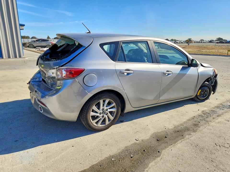 Photo 3 from auction – 2013 MAZDA 3 with VIN JM1BL1MP8D1831999