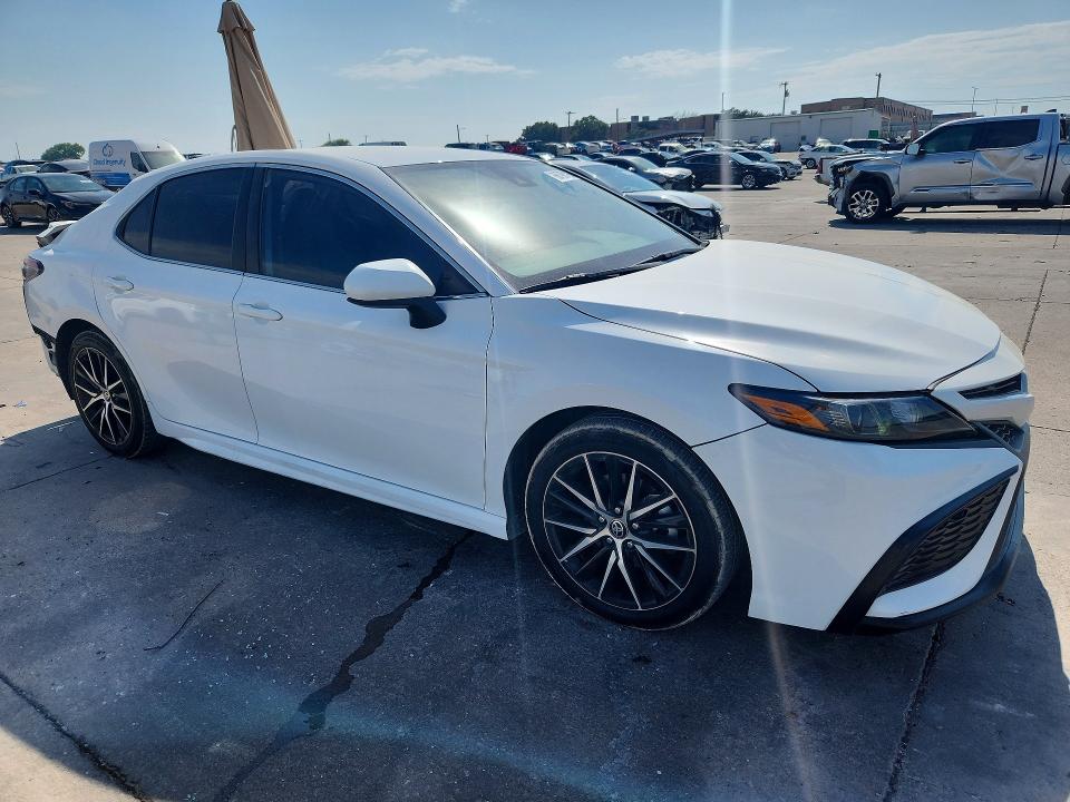 Снимка 4 от търг – 2021 TOYOTA CAMRY с VIN 4T1G11AK7MU586191