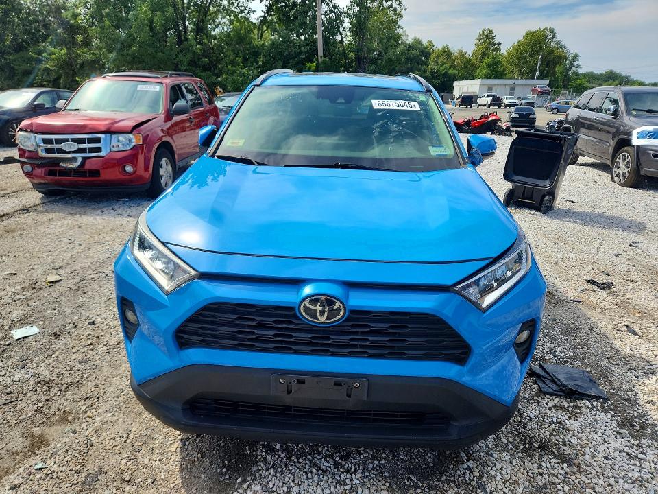 Photo 5 from auction – 2019 TOYOTA RAV4 with VIN JTMP1RFV8KJ014812