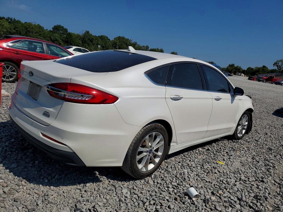 Photo 3 from auction – 2020 FORD FUSION with VIN 3FA6P0MU5LR171503
