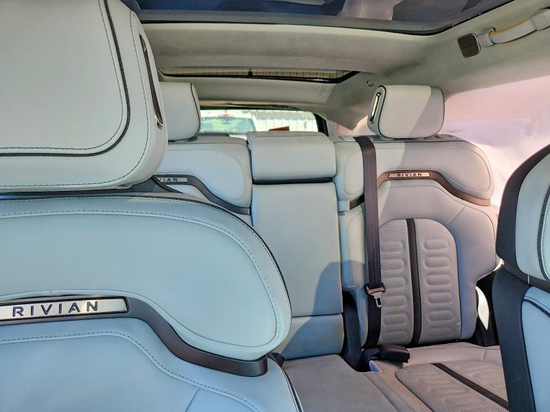 Photo 10 from auction – 2024 RIVIAN R1S with VIN 7PDSGBBA9RN030029