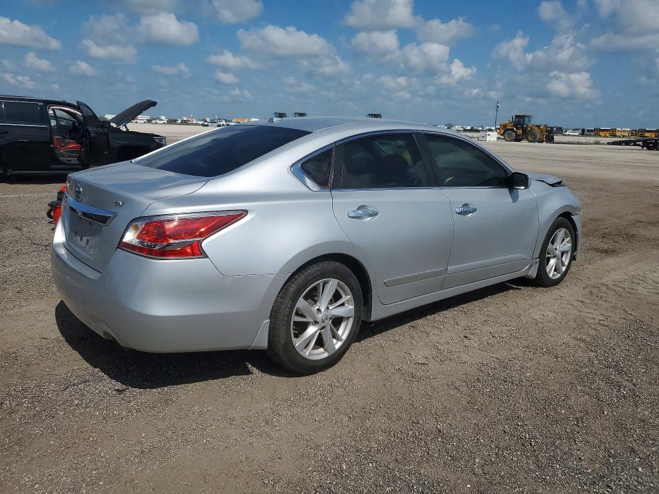 Photo 3 from auction – 2015 NISSAN ALTIMA with VIN 1N4AL3AP1FN327789