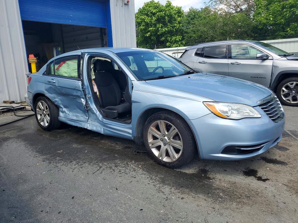 Photo 4 from auction – 2013 CHRYSLER 200 with VIN 1C3CCBBBXDN546929