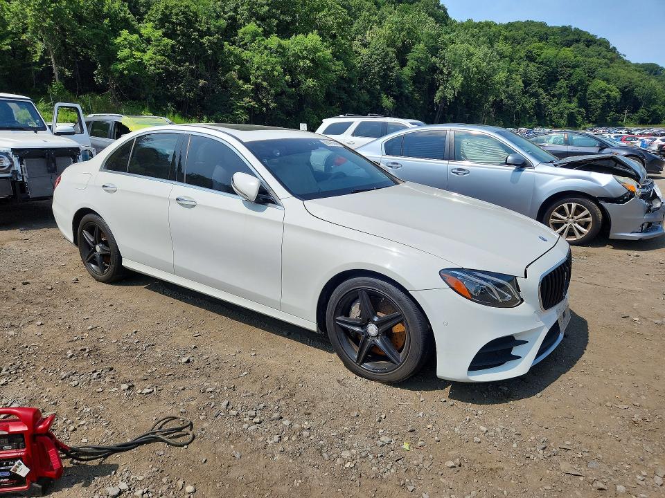 Photo 4 from auction – 2017 MERCEDES-BENZ E with VIN WDDZF4KB2HA030205
