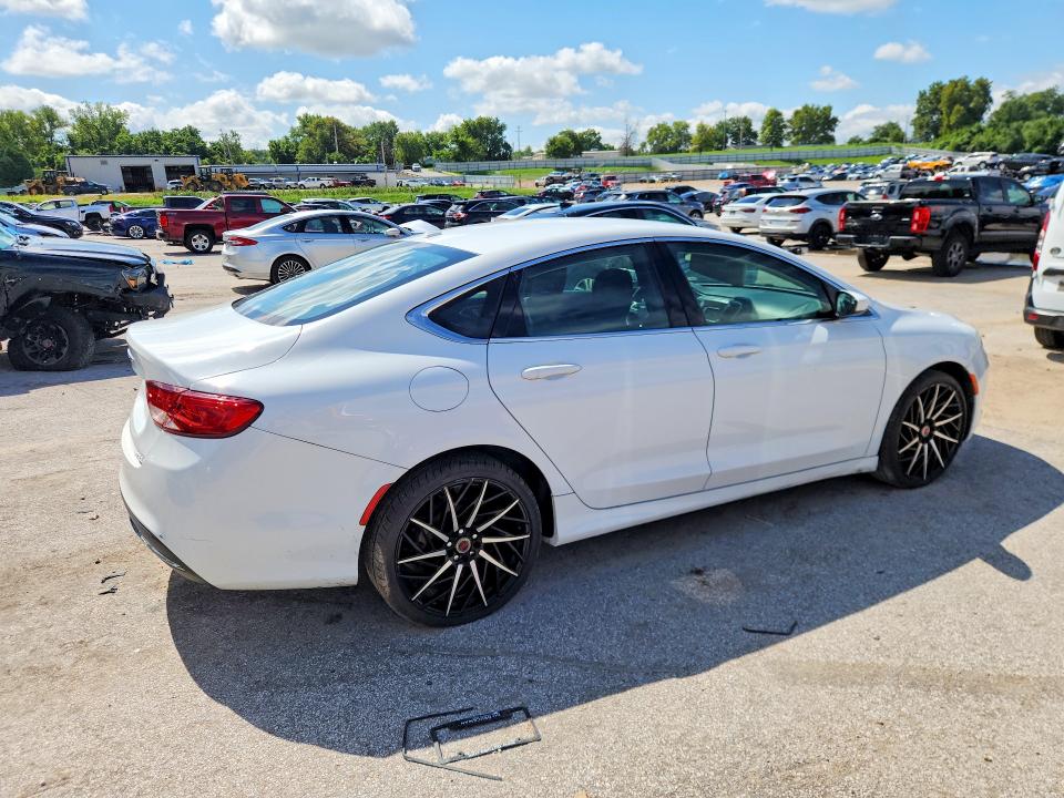 Photo 3 from auction – 2015 CHRYSLER 200 with VIN 1C3CCCAB9FN720838