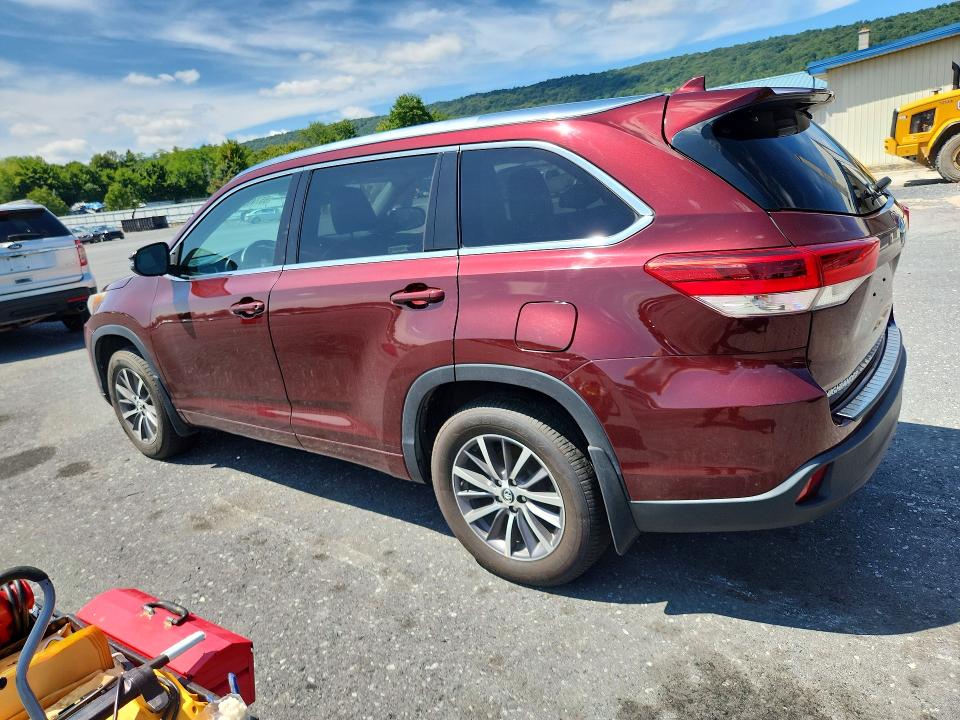 Photo 2 from auction – 2017 TOYOTA HIGHLANDER with VIN 5TDJZRFH7HS384198