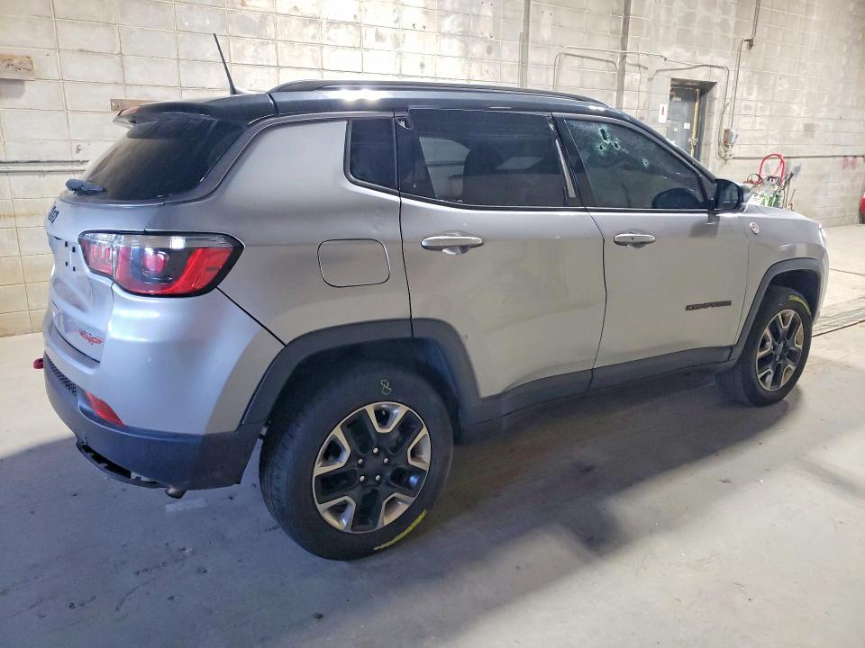 Снимка 3 от търг – 2018 JEEP COMPASS с VIN 3C4NJDDB9JT207349
