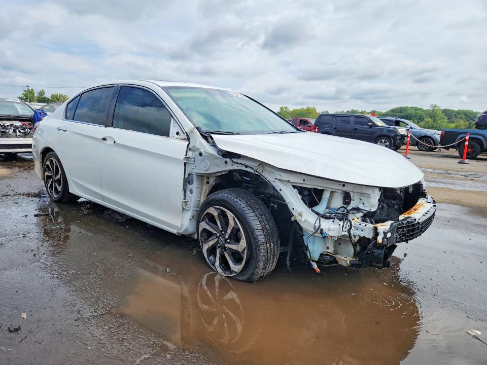 Photo 4 from auction – 2017 HONDA ACCORD with VIN 1HGCR2F79HA293276
