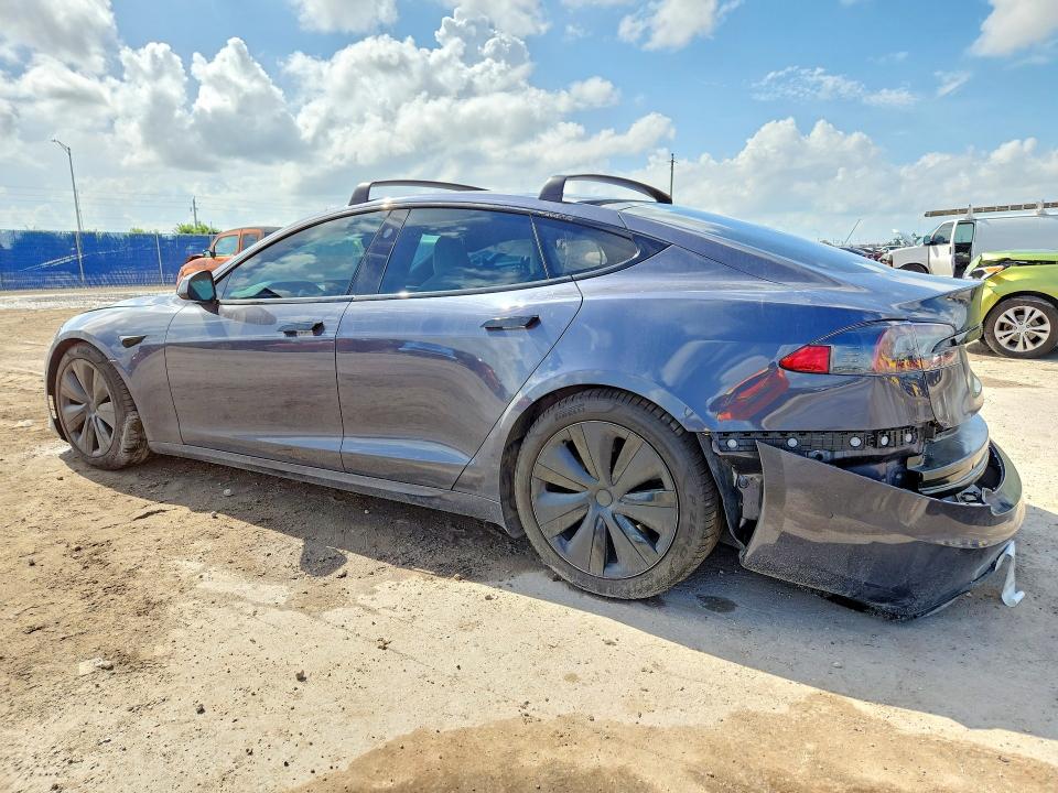 Снимка 2 от търг – 2021 TESLA MODEL S с VIN 5YJSA1E50MF454157