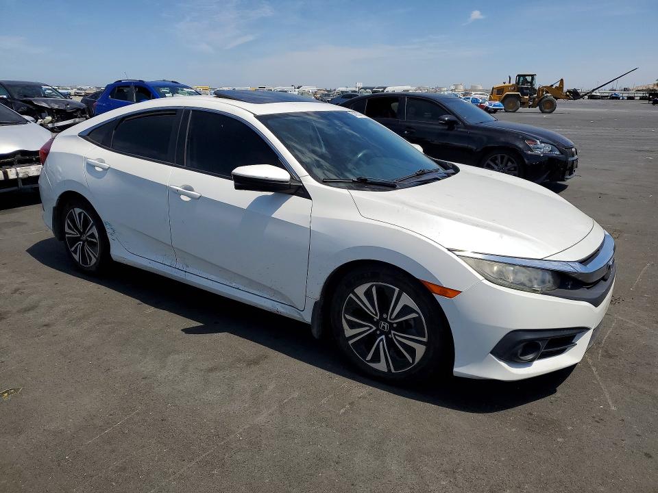 Photo 4 from auction – 2017 HONDA CIVIC with VIN 19XFC1F38HE213614