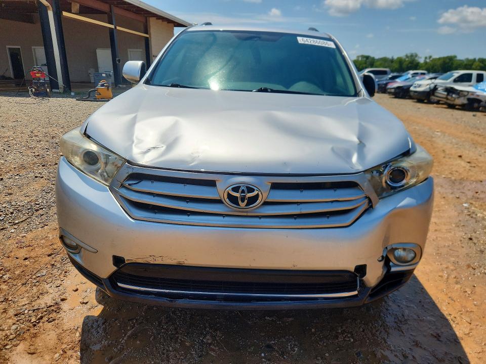 Photo 5 from auction – 2011 TOYOTA HIGHLANDER with VIN 5TDZK3EH9BS024217